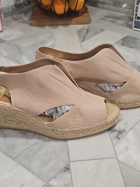 kanna Nude/Pale Pink Leather Espadrille Wedge Peep-Toe Sandals NWOT 9.5